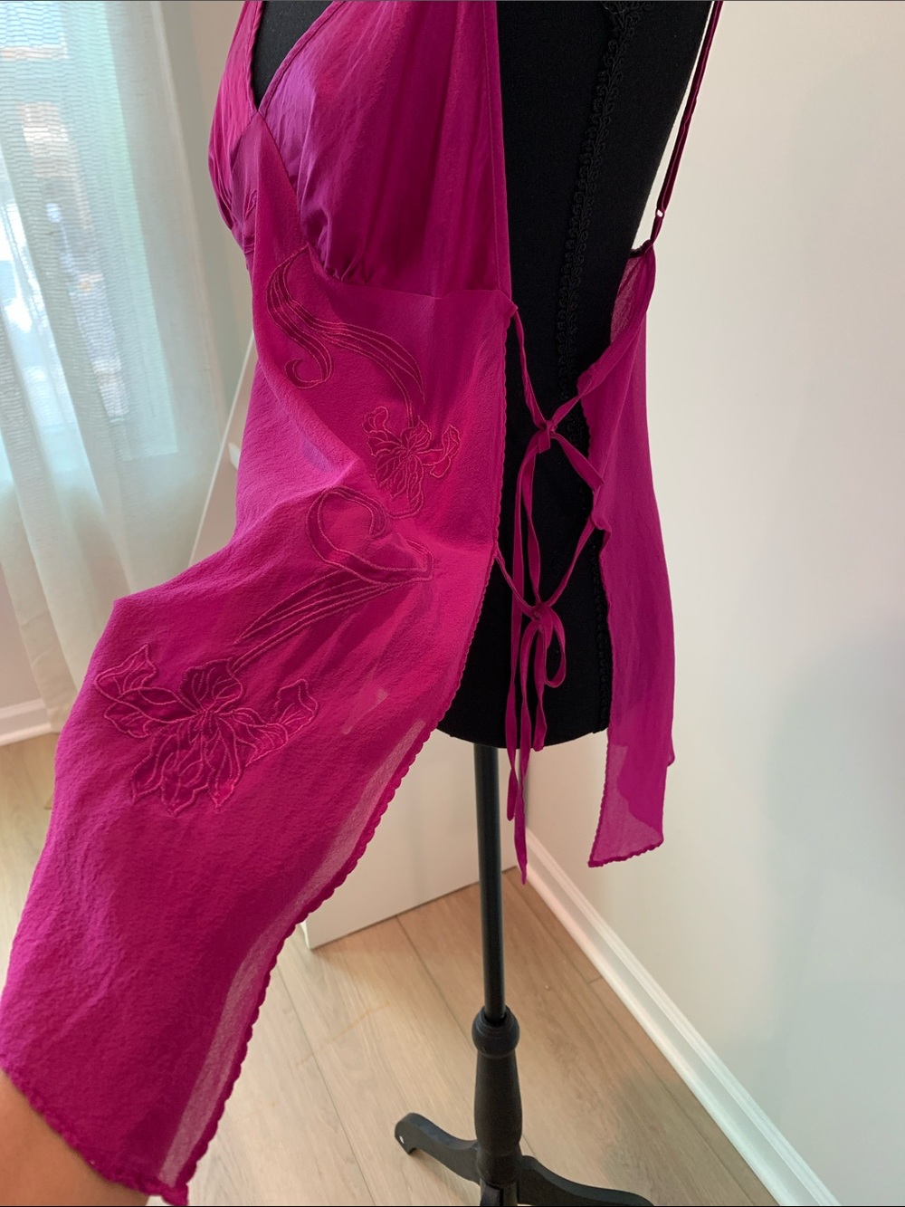 Vintage 100 silk Victoria's Secret Magenta Lace-Accent Slip Chemise/dress - Picture 5 of 16